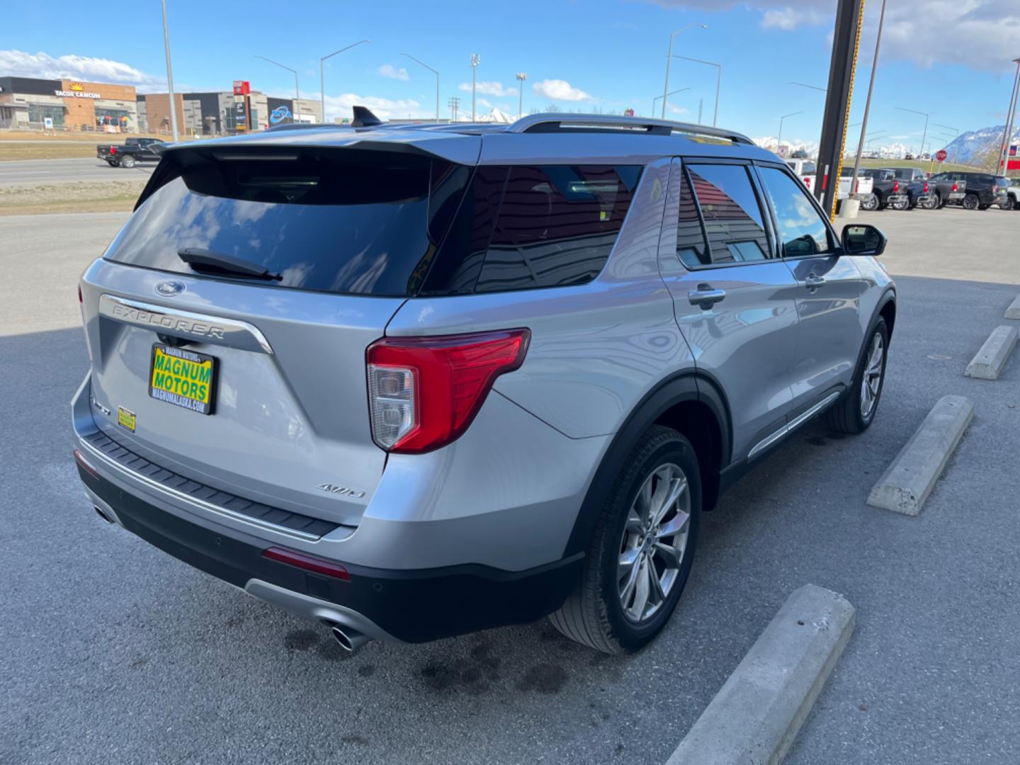 2022 Silver /Black Ford Explorer (1FMSK8FH4NG) , located at 1960 Industrial Drive, Wasilla, 99654, (907) 274-2277, 61.573475, -149.400146 - Photo#4